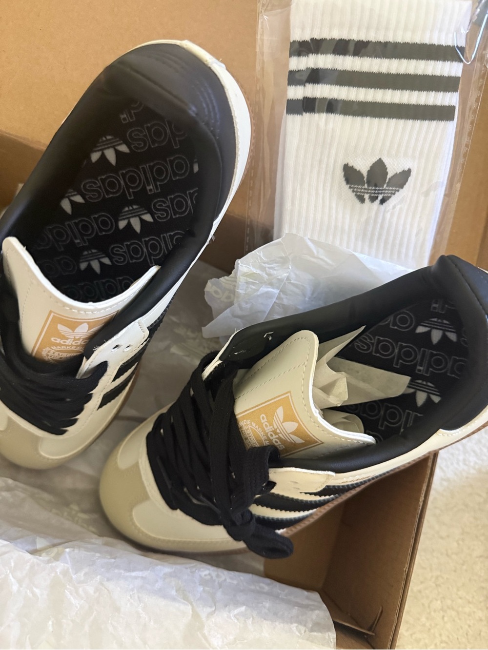 adidas Samba Cream and Black Leather Sneakers with Gum Sole size7.5 - Picture 3 of 6